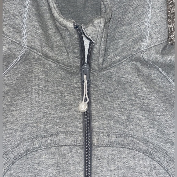 Lulu Lemon Jacket 🍋🍋 - Picture 3 of 4